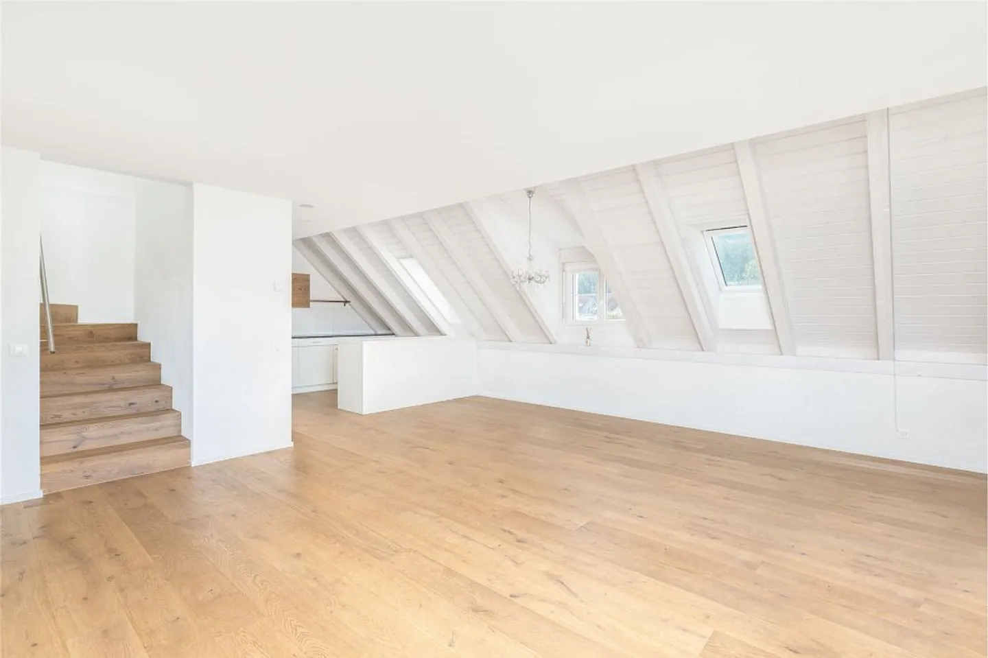 High standard of construction and quiet location! - Photo 4 of 11