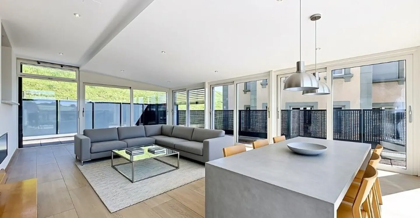 Appartamento di 4.5 locali con veranda e terrazza nel centro di Romont - Foto 1 di 7