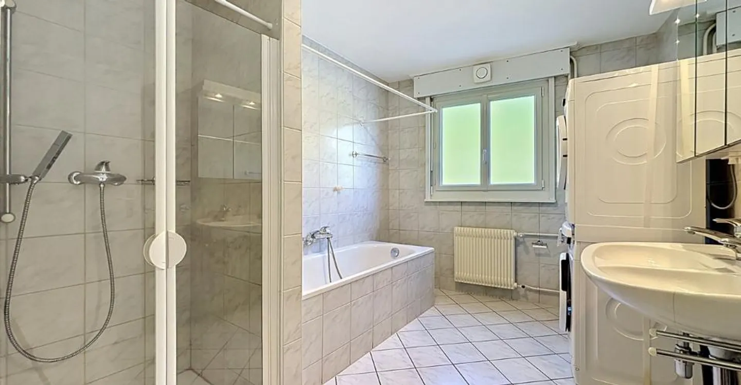 Appartamento di 4.5 locali con veranda e terrazza nel centro di Romont - Foto 5 di 7