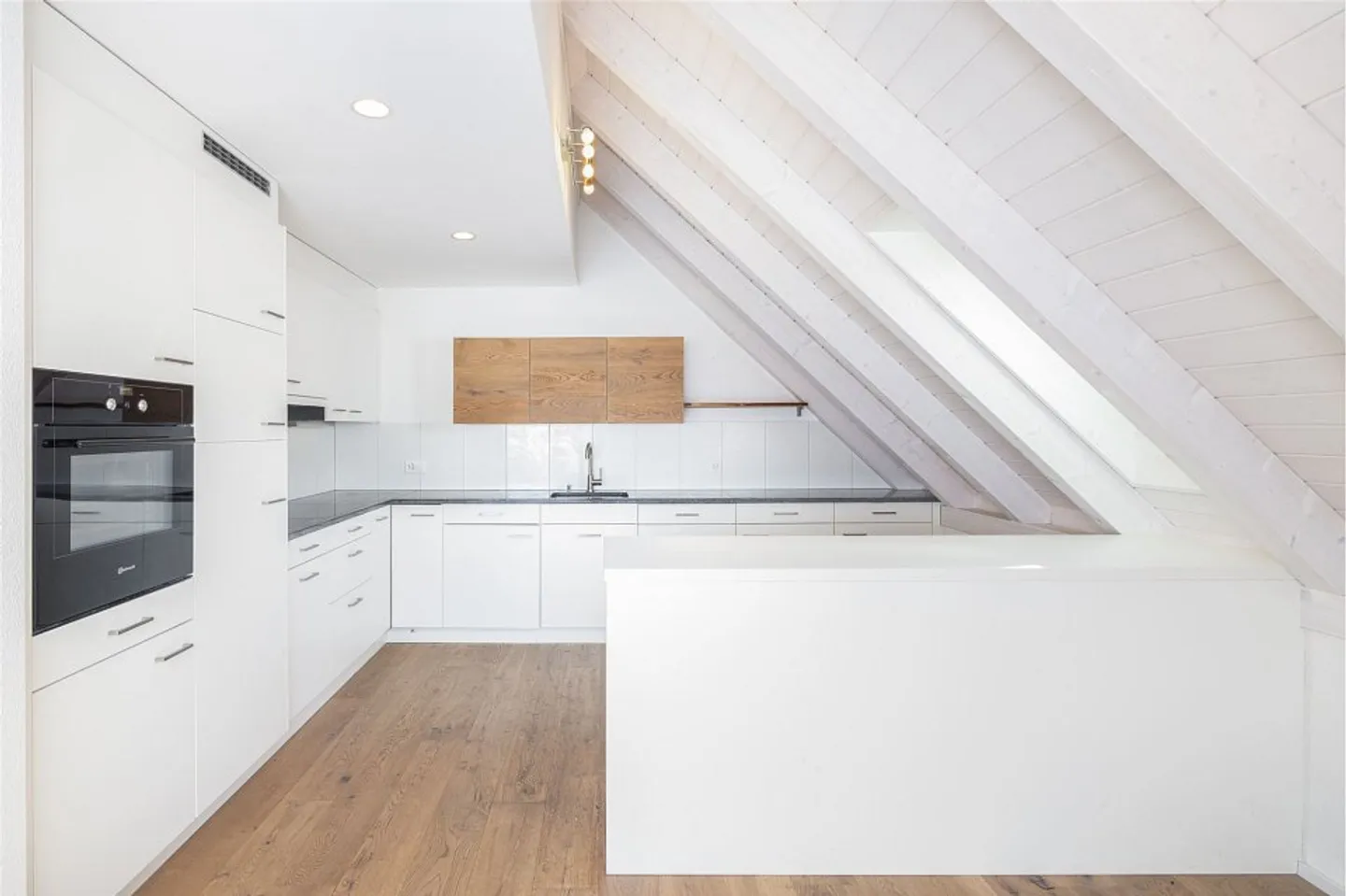 High standard of construction and quiet location! - Photo 6 of 11