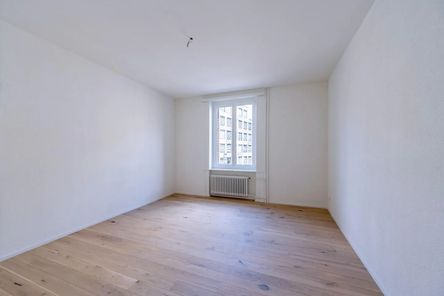 APPARTAMENTO MODERNO DI 4,5 LOCALI CON BALCONE - PRIMA OCCUPAZIONE - Foto 6 di 10
