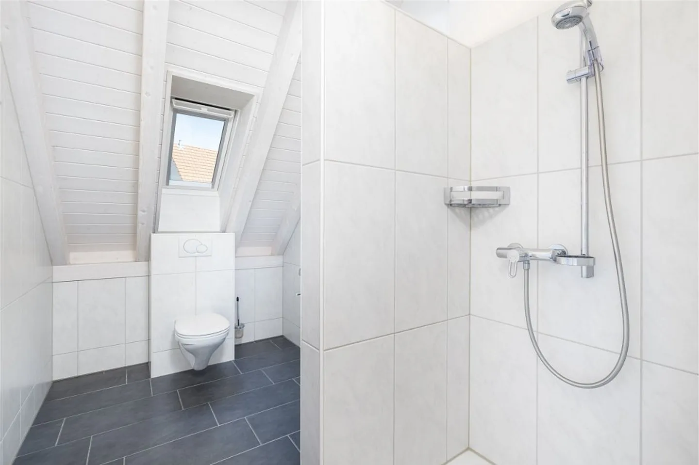 High standard of construction and quiet location! - Photo 8 of 11