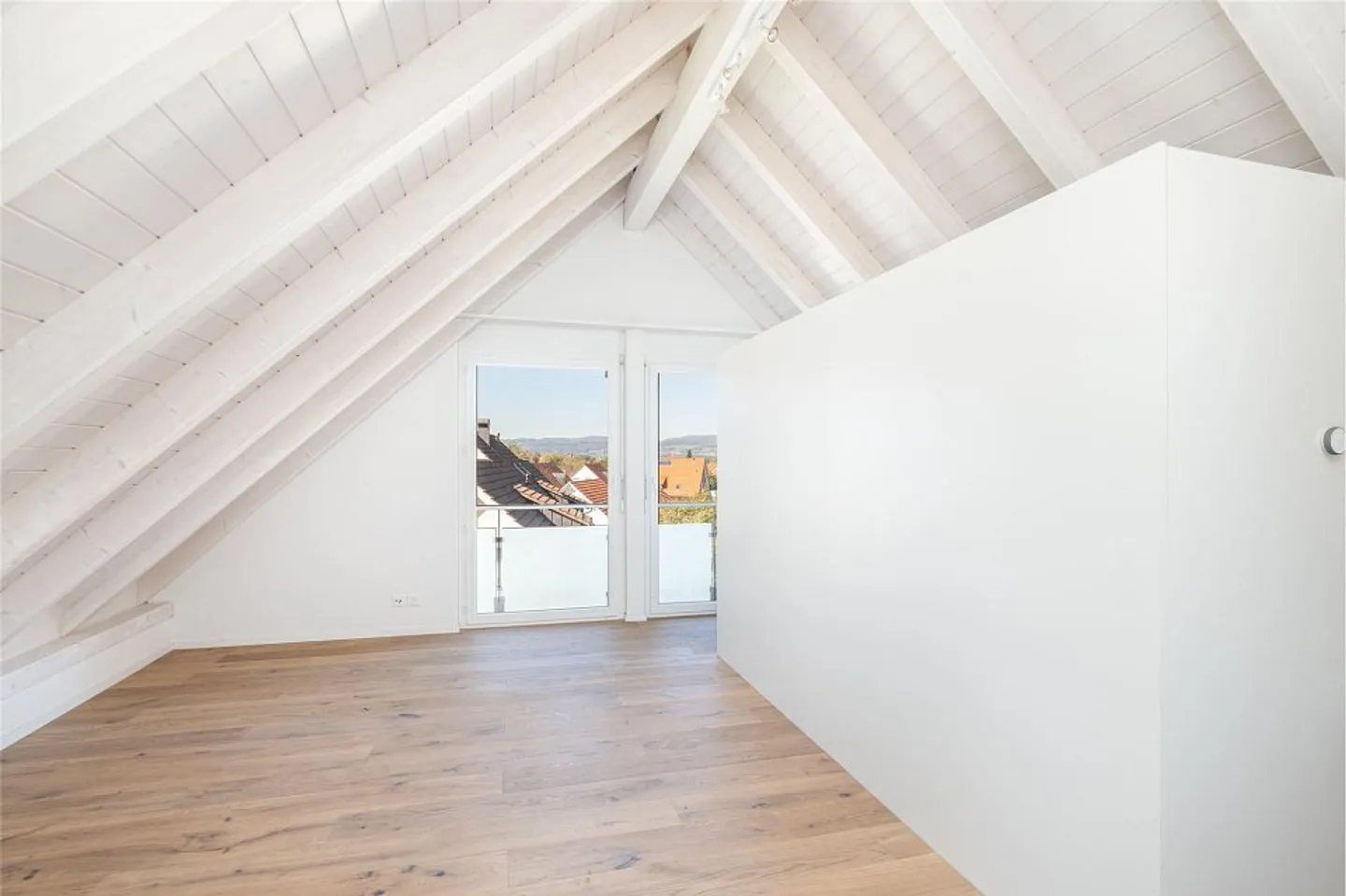 High standard of construction and quiet location! - Photo 10 of 11