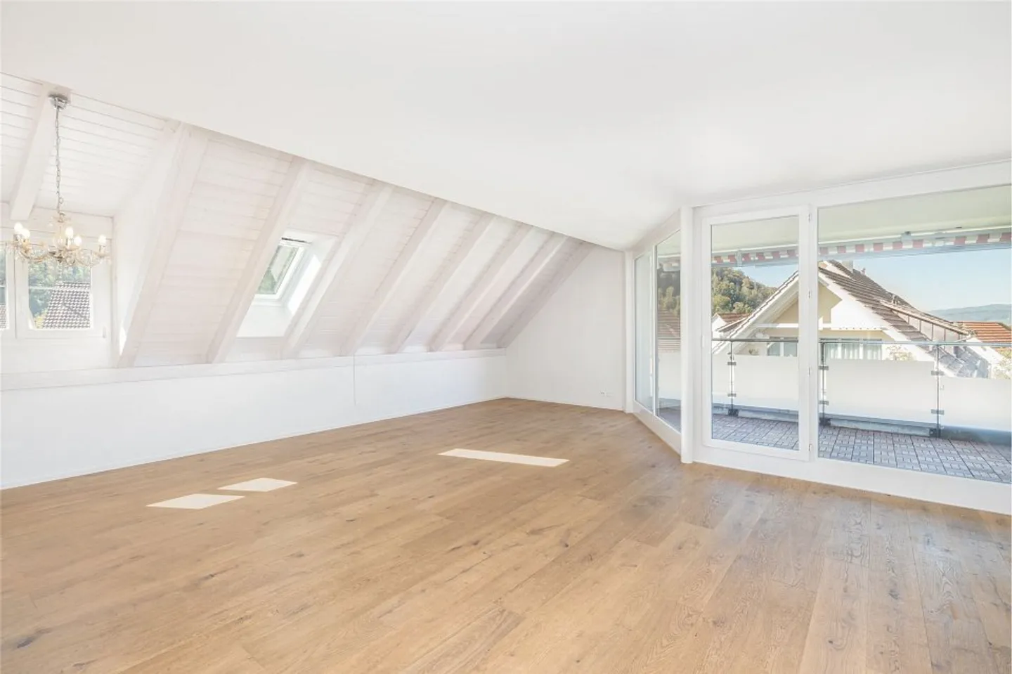 High standard of construction and quiet location! - Photo 5 of 11