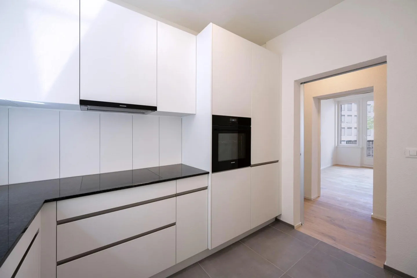 APPARTAMENTO MODERNO DI 4,5 LOCALI CON BALCONE - PRIMA OCCUPAZIONE - Foto 3 di 10