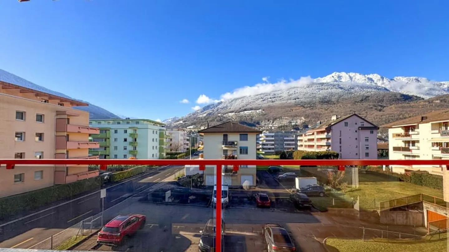 Appartamento moderno con 3 camere da letto e balcone, ristrutturato nel 2025 - Foto 12 di 13