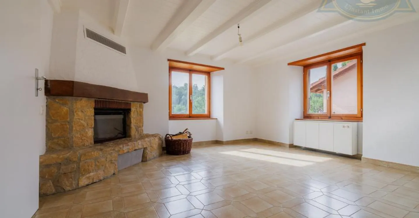 Charming Renovated Family Home - Photo 4 of 12
