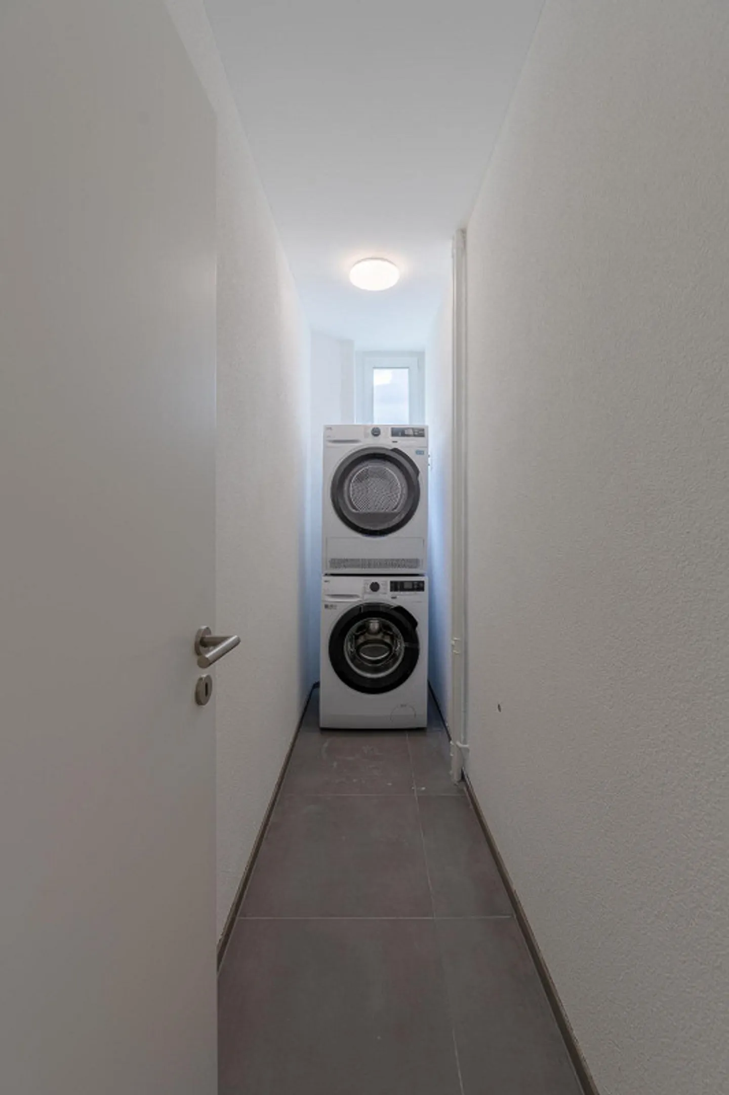 3.5-ROOM APARTMENT WITH BALCONY - MODERN AND THOUGHTFUL - Photo 8 of 9