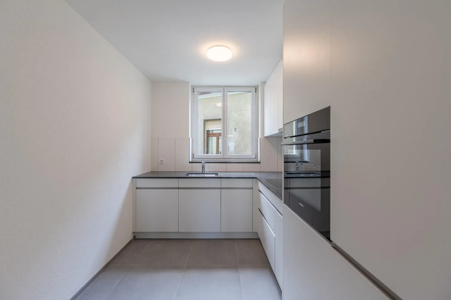 3.5-ROOM APARTMENT WITH BALCONY - MODERN AND THOUGHTFUL - Photo 2 of 9