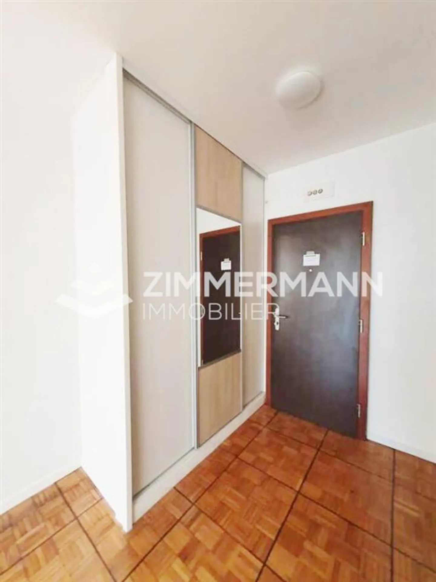 Studio spacieux avec balcon - Photo 3 sur 8