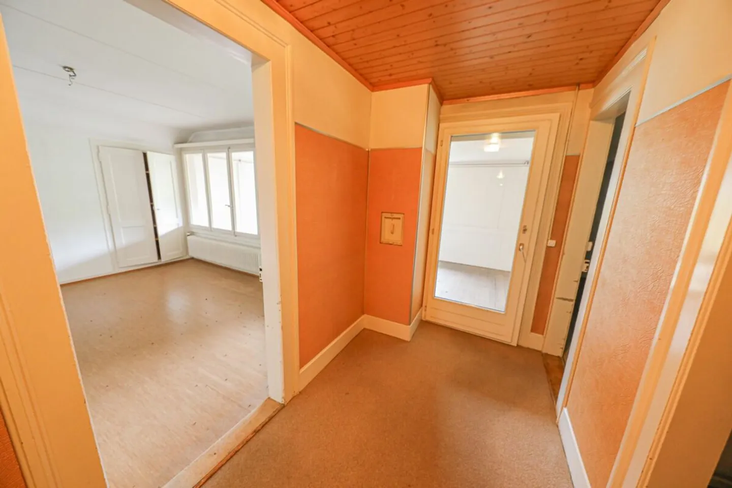 Proprietà residenziale e commerciale nel centro di Zweisimmen - Foto 9 di 10