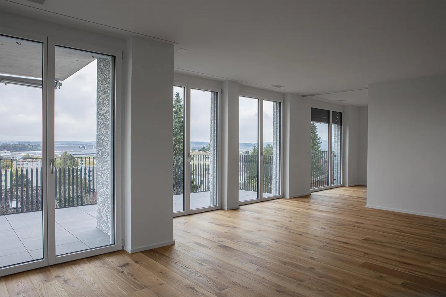 Modern, bright 4.5-room apartment with a storage room and a great view - Photo 6 of 12