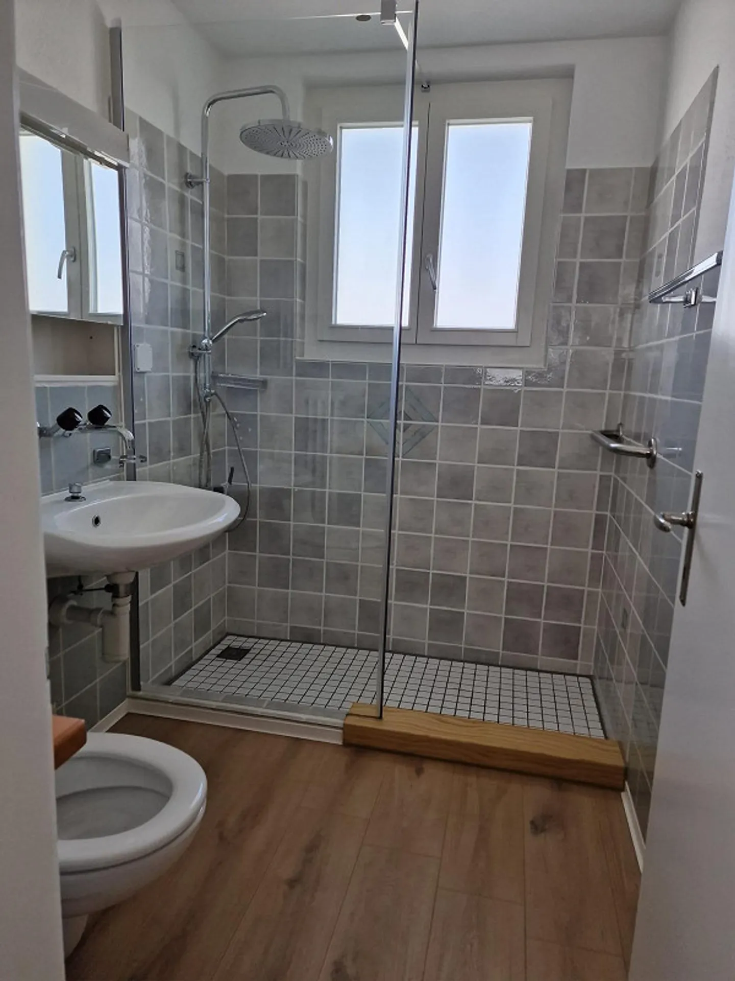 Charmante 4-Zimmerwohnung mit sensantioneller Terrasse und Aussicht - Foto 6 von 10