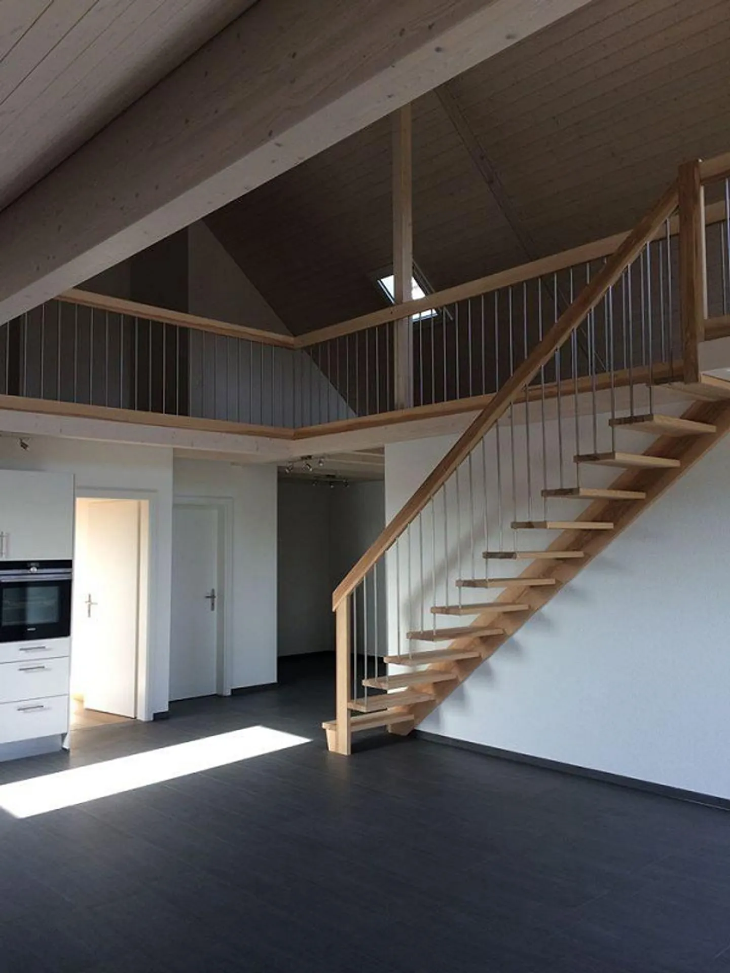 Grosszügige Dachwohnung im Eigentumsstandard mit Galerie - Photo 7 of 13