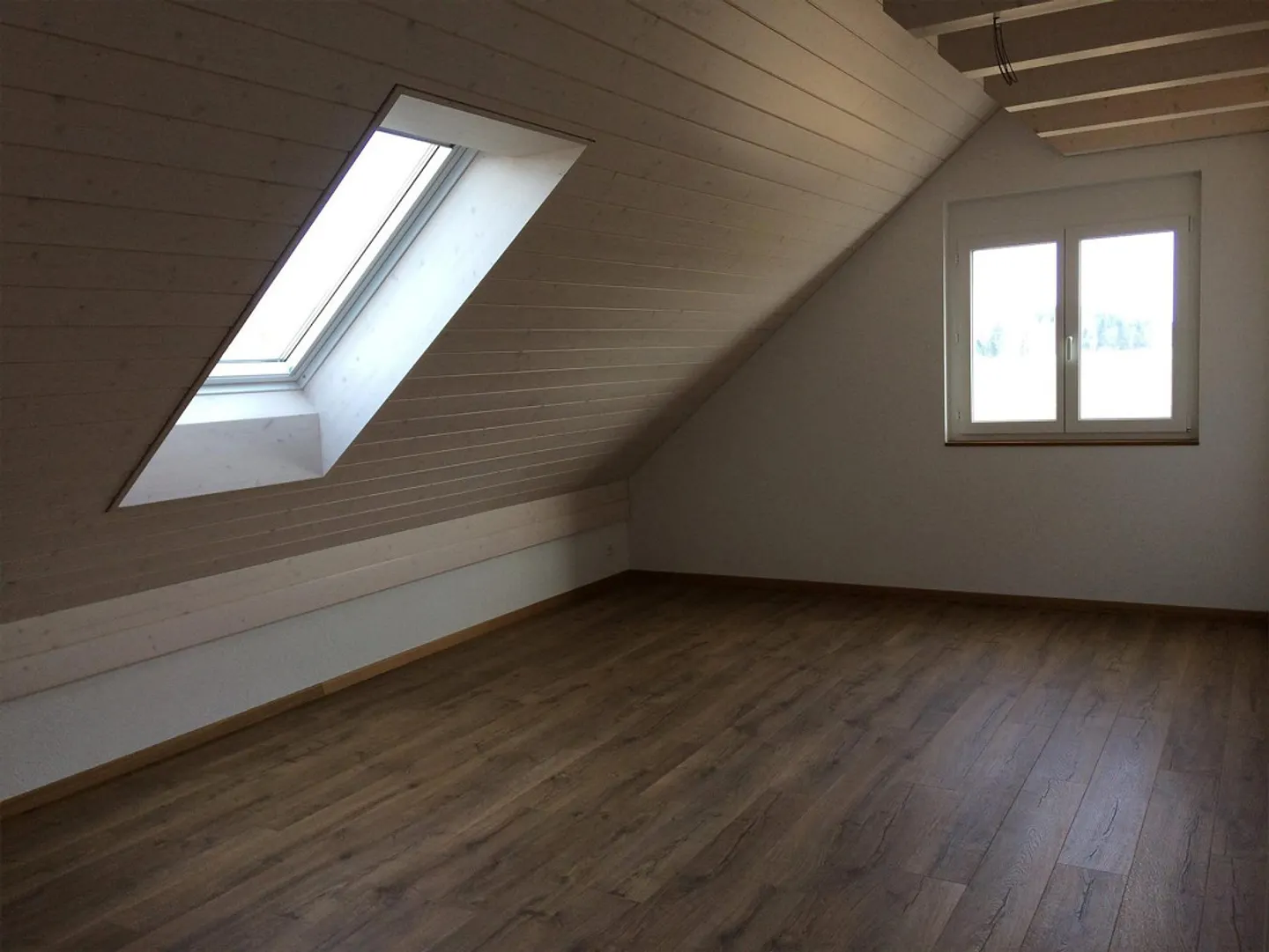 Grosszügige Dachwohnung im Eigentumsstandard mit Galerie - Photo 8 of 13