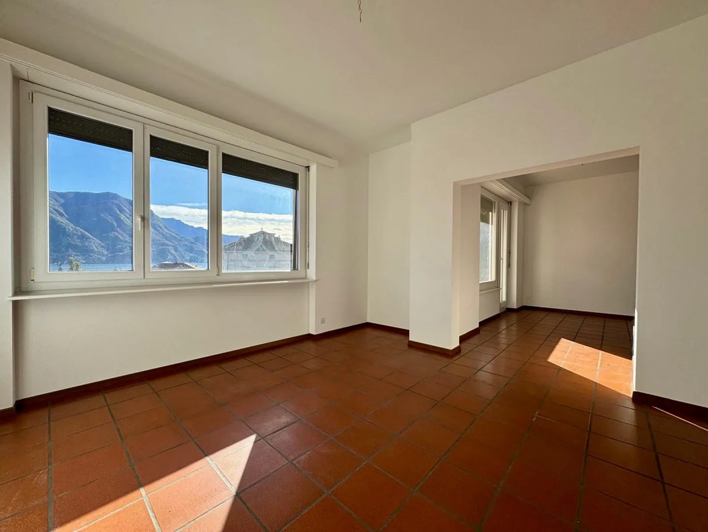 3.5 locali di 99mq con vista lago - Foto 4 di 9