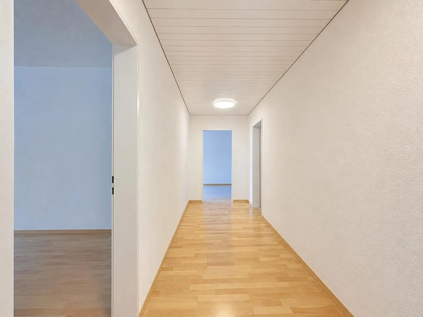 Appartamento attraente di 3,5 locali in una posizione tranquilla nel popolare quartiere 3 - Foto 2 di 9