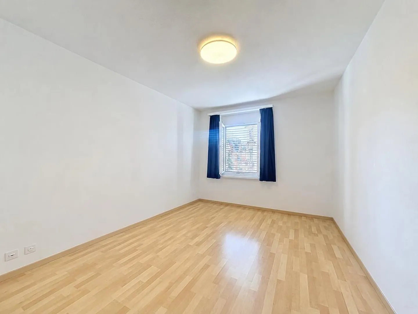 Appartamento attraente di 3,5 locali in una posizione tranquilla nel popolare quartiere 3 - Foto 3 di 9