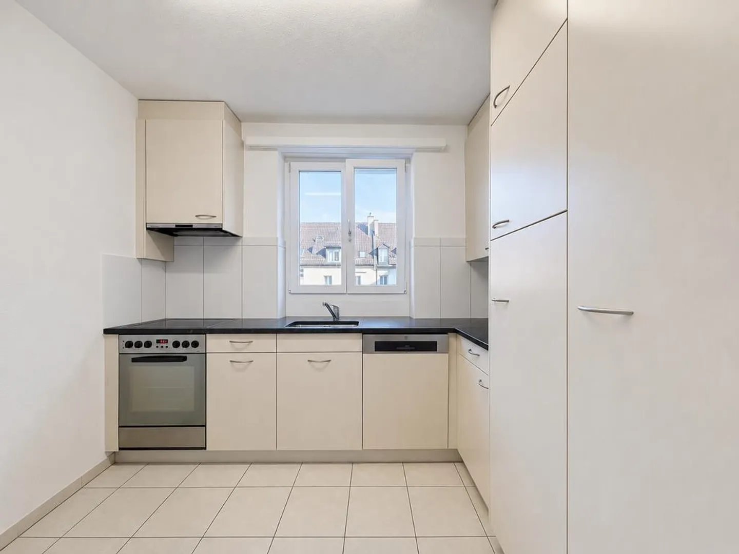 Appartamento attraente di 3,5 locali in una posizione tranquilla nel popolare quartiere 3 - Foto 5 di 9
