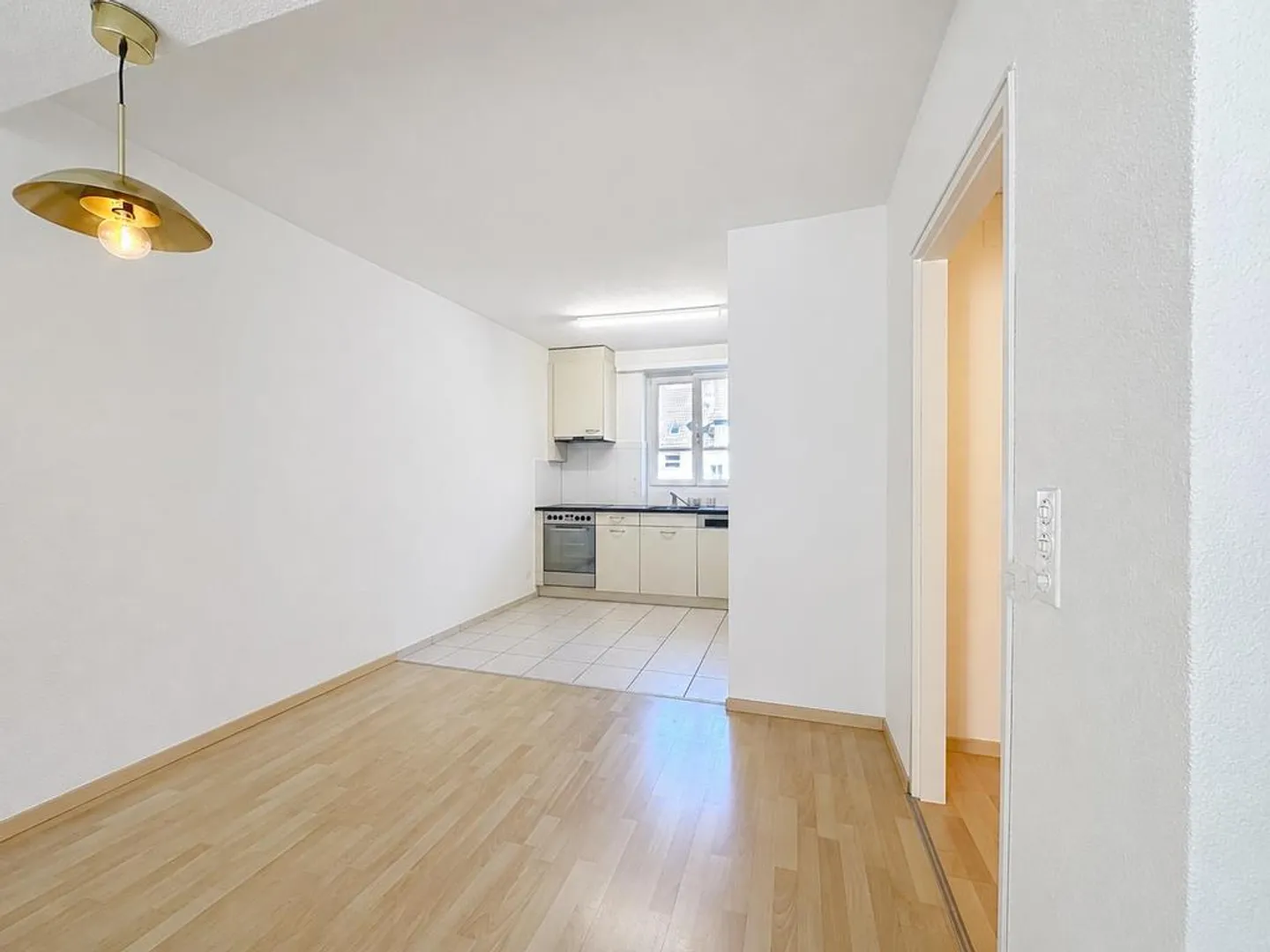 Appartamento attraente di 3,5 locali in una posizione tranquilla nel popolare quartiere 3 - Foto 4 di 9