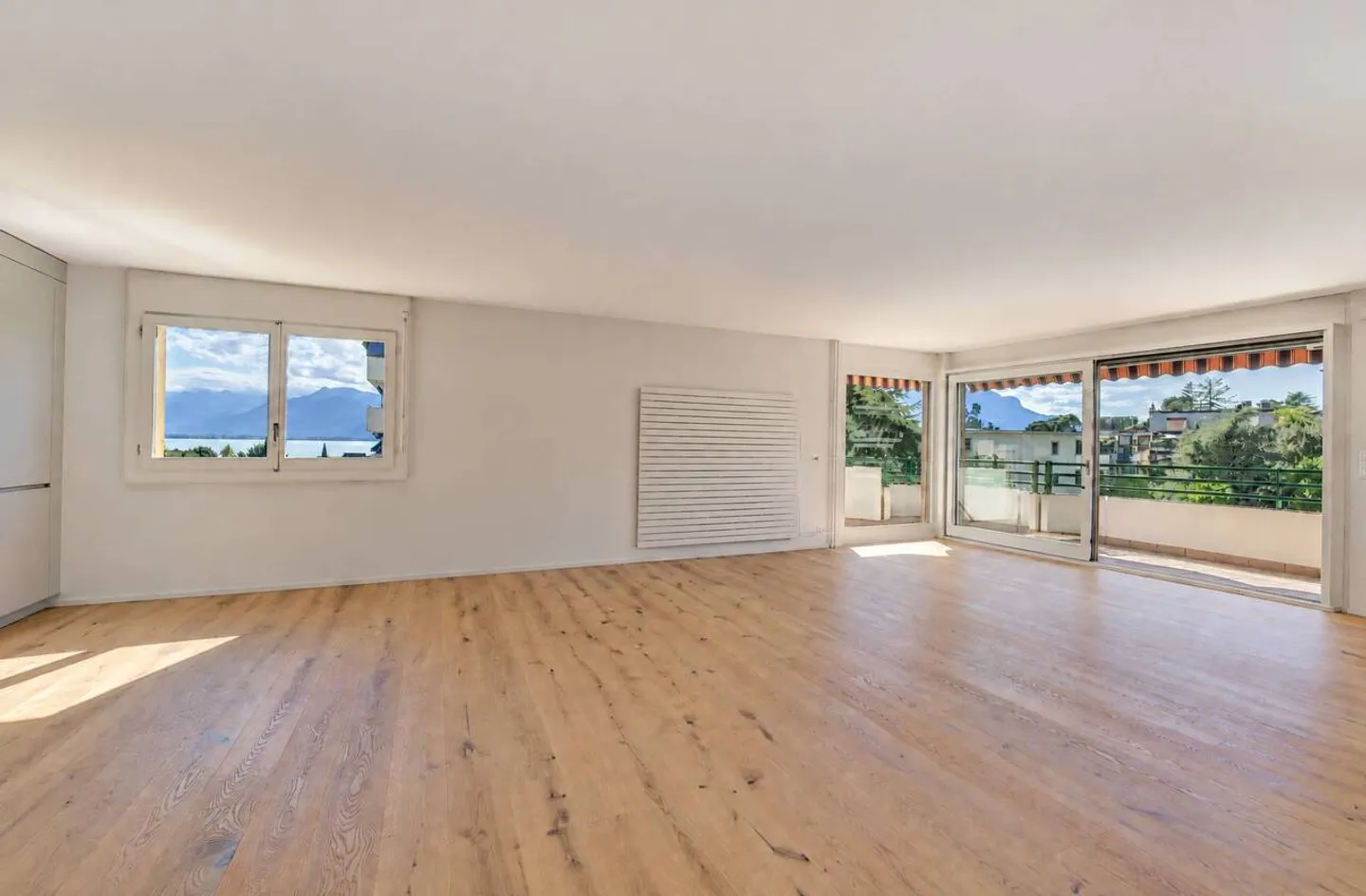 Appartement rénové avec vue sur le lac - Photo 3 sur 13