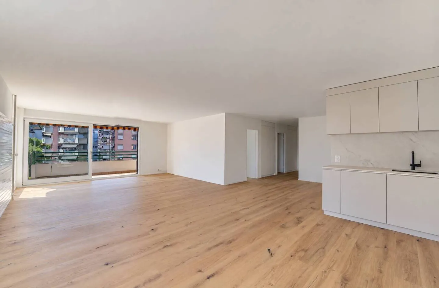 Appartement rénové avec vue sur le lac - Photo 4 sur 13