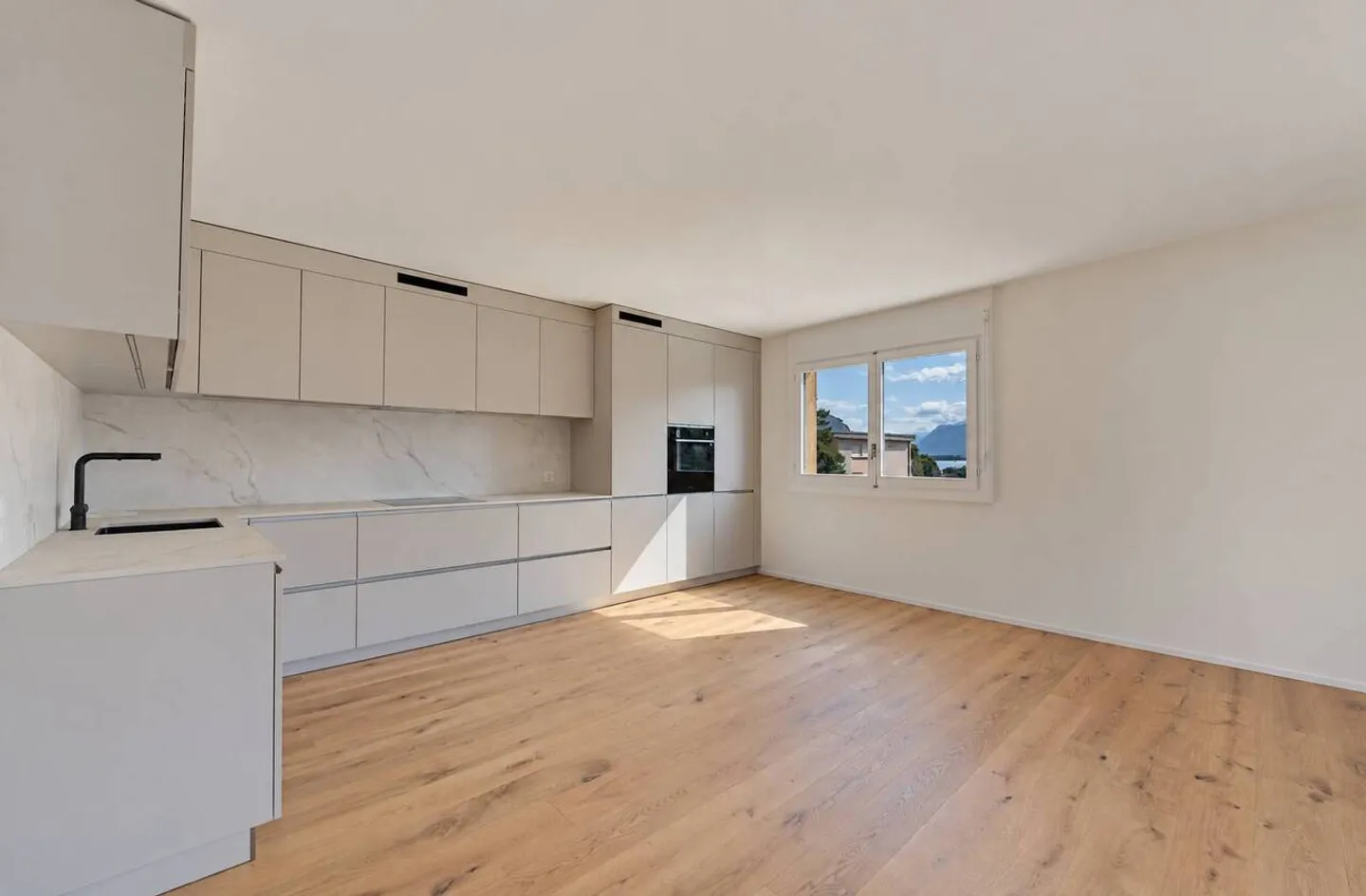 Appartement rénové avec vue sur le lac - Photo 5 sur 13