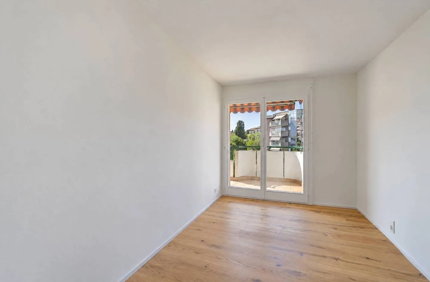 Appartement rénové avec vue sur le lac - Photo 7 sur 13
