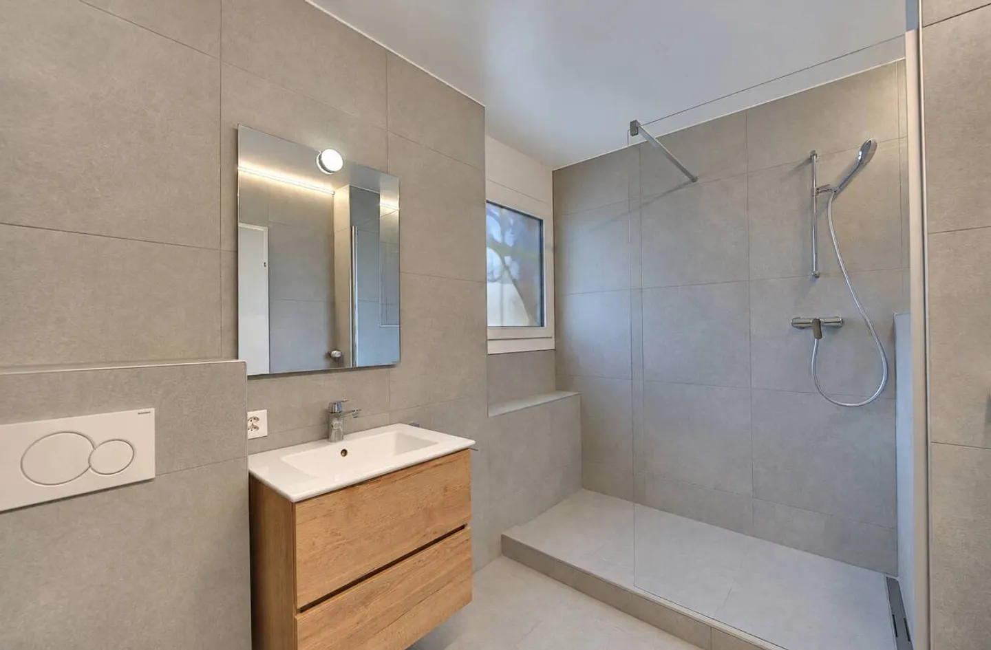 Appartement rénové avec vue sur le lac - Photo 9 sur 13