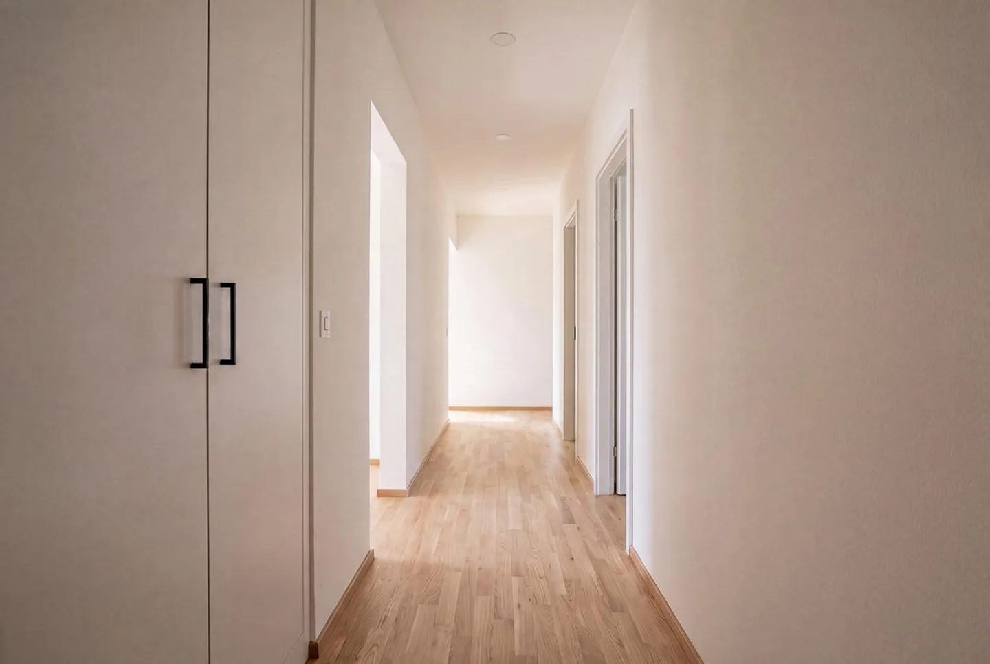 Prima occupazione di un ampio appartamento di 4,5 stanze per famiglie e coppie! - Foto 2 di 9