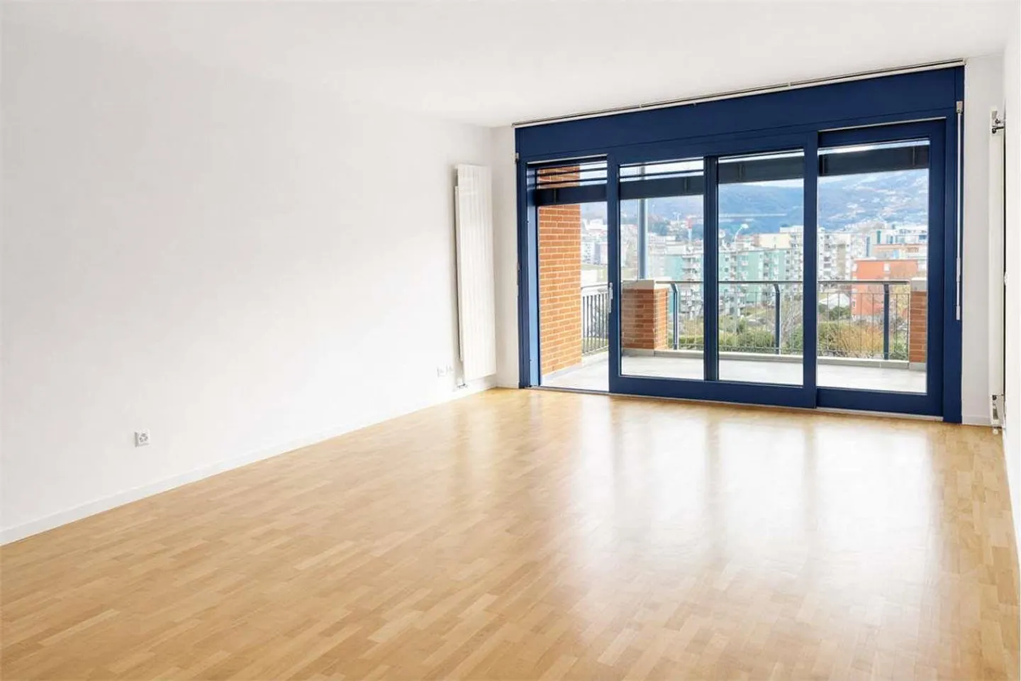 Appartement élégant de 4,5 pièces rénové avec terrasse habitable à Breganzona - Photo 2 sur 9