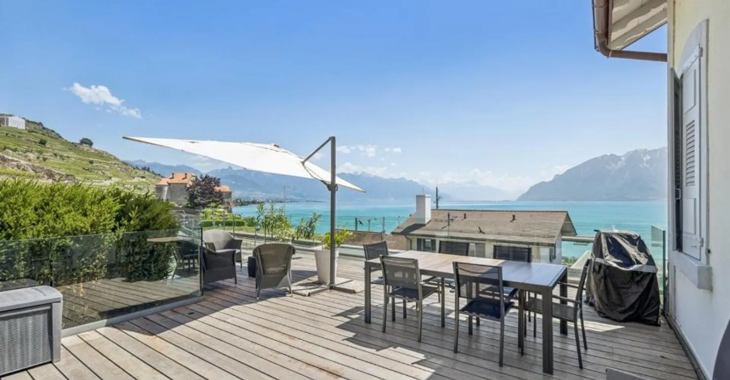 Spacious apartment just steps from the lake - Photo 4 of 13
