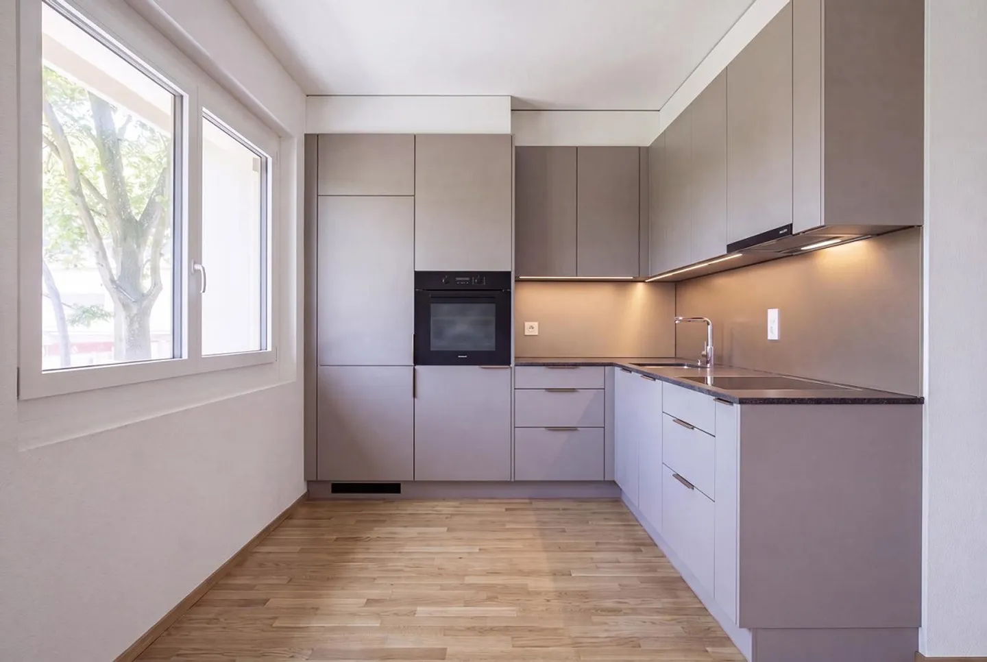 Prima occupazione di un ampio appartamento di 4,5 stanze per famiglie e coppie! - Foto 8 di 9