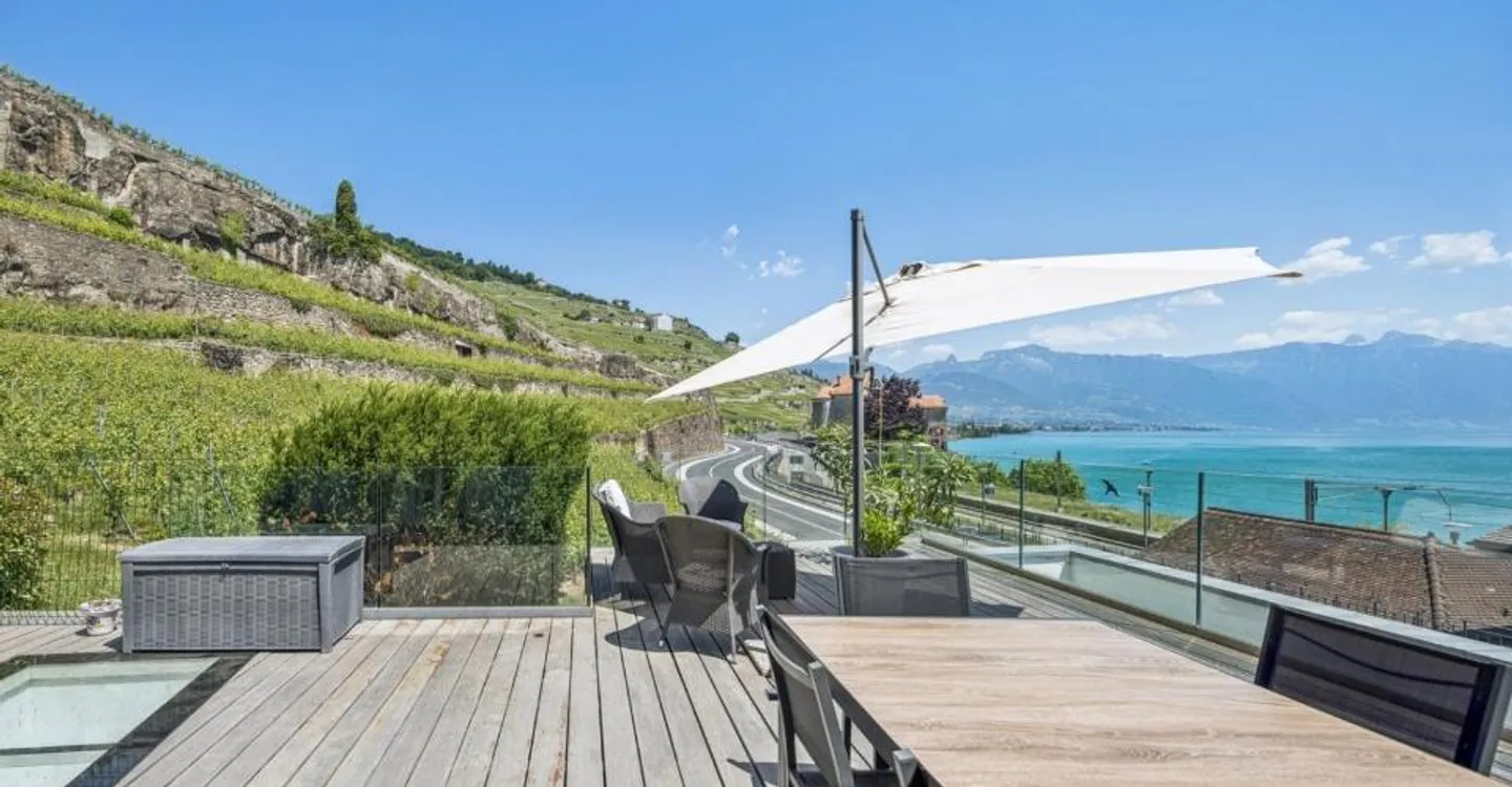 Spacious apartment just steps from the lake - Photo 8 of 13