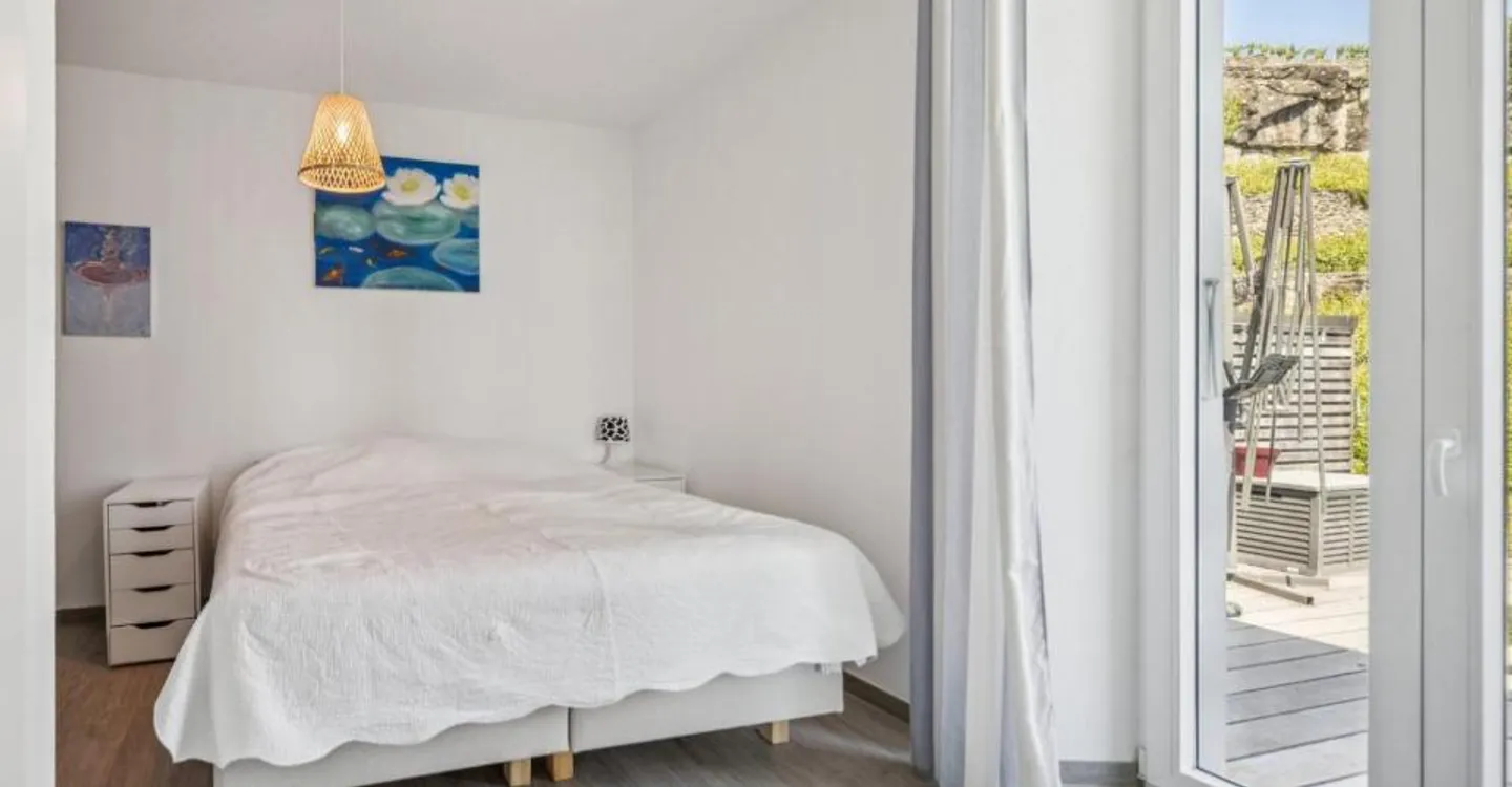 Spacious apartment just steps from the lake - Photo 10 of 13