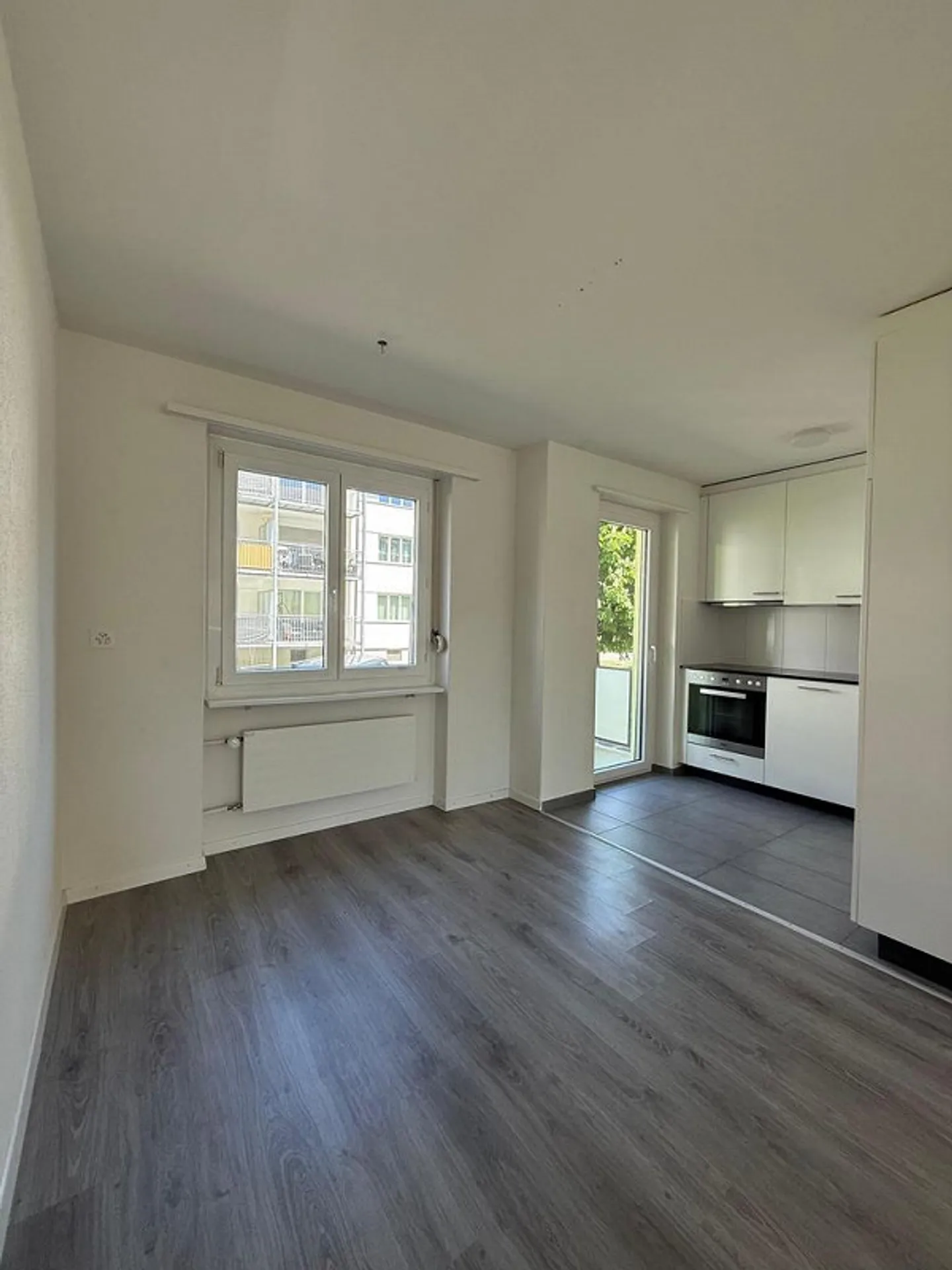 Appartement lumineux de 3,5 pièces au 2ème étage - Photo 3 sur 12