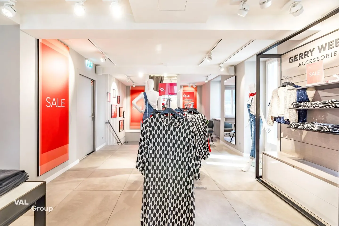 Spazio commerciale unico direttamente nella vivace piazza della città di Brig - Foto 6 di 13