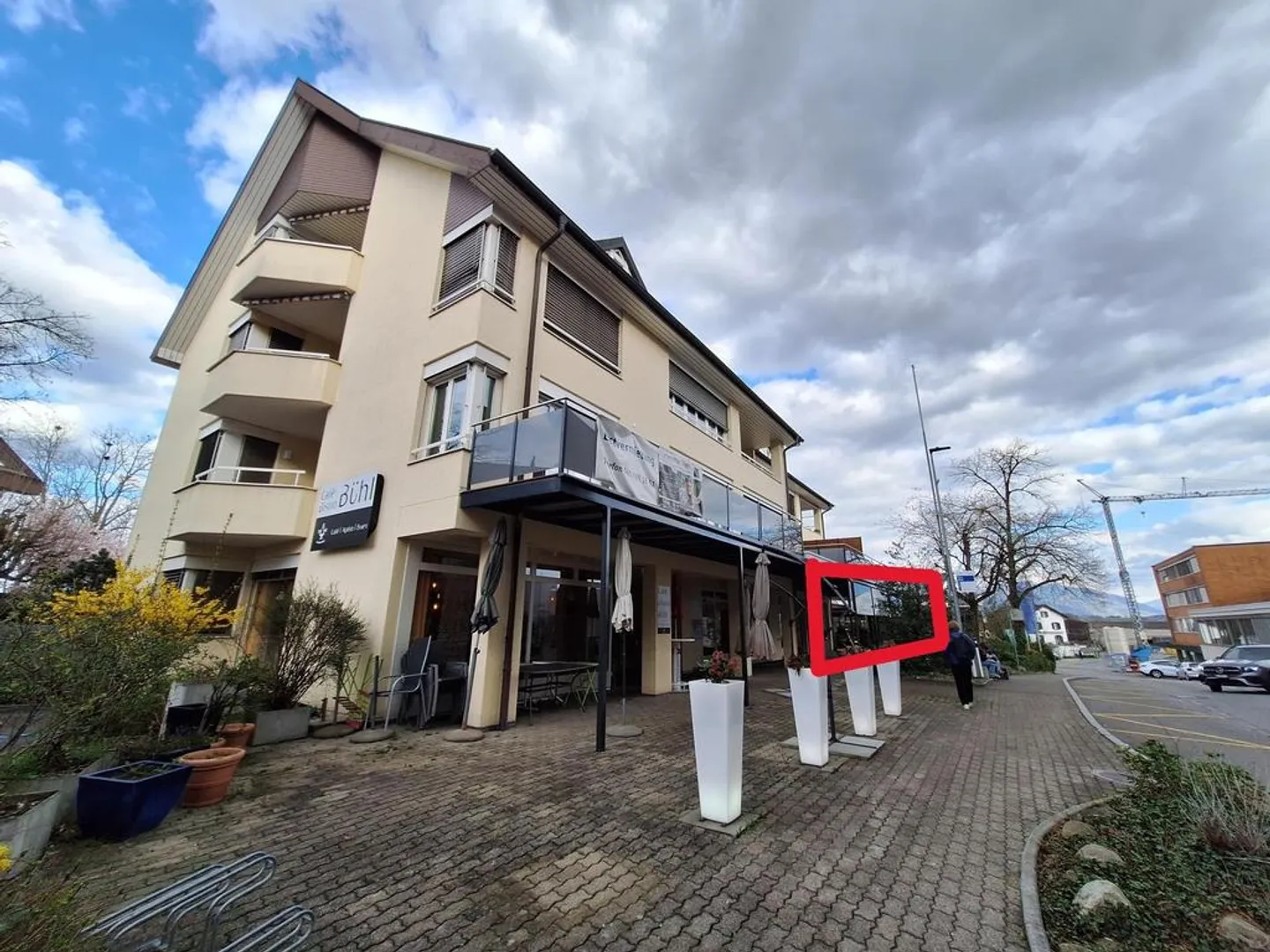 Zentrale Gewerbefläche mit Schaufenstern - Foto 1 von 9