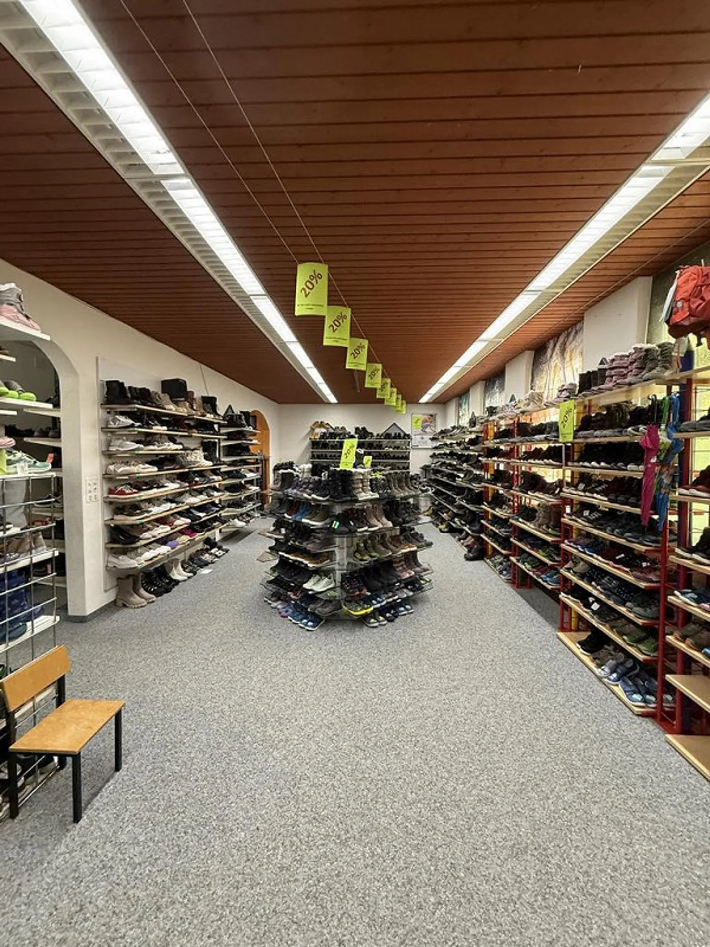 Zentrale Gewerbefläche mit Schaufenstern - Foto 4 von 9