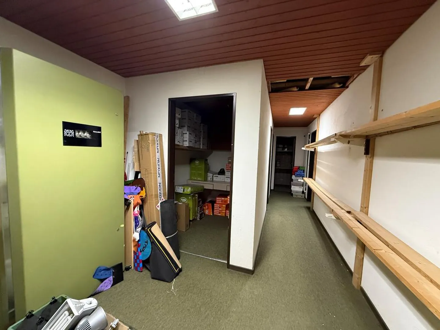 Zentrale Gewerbefläche mit Schaufenstern - Foto 7 von 9