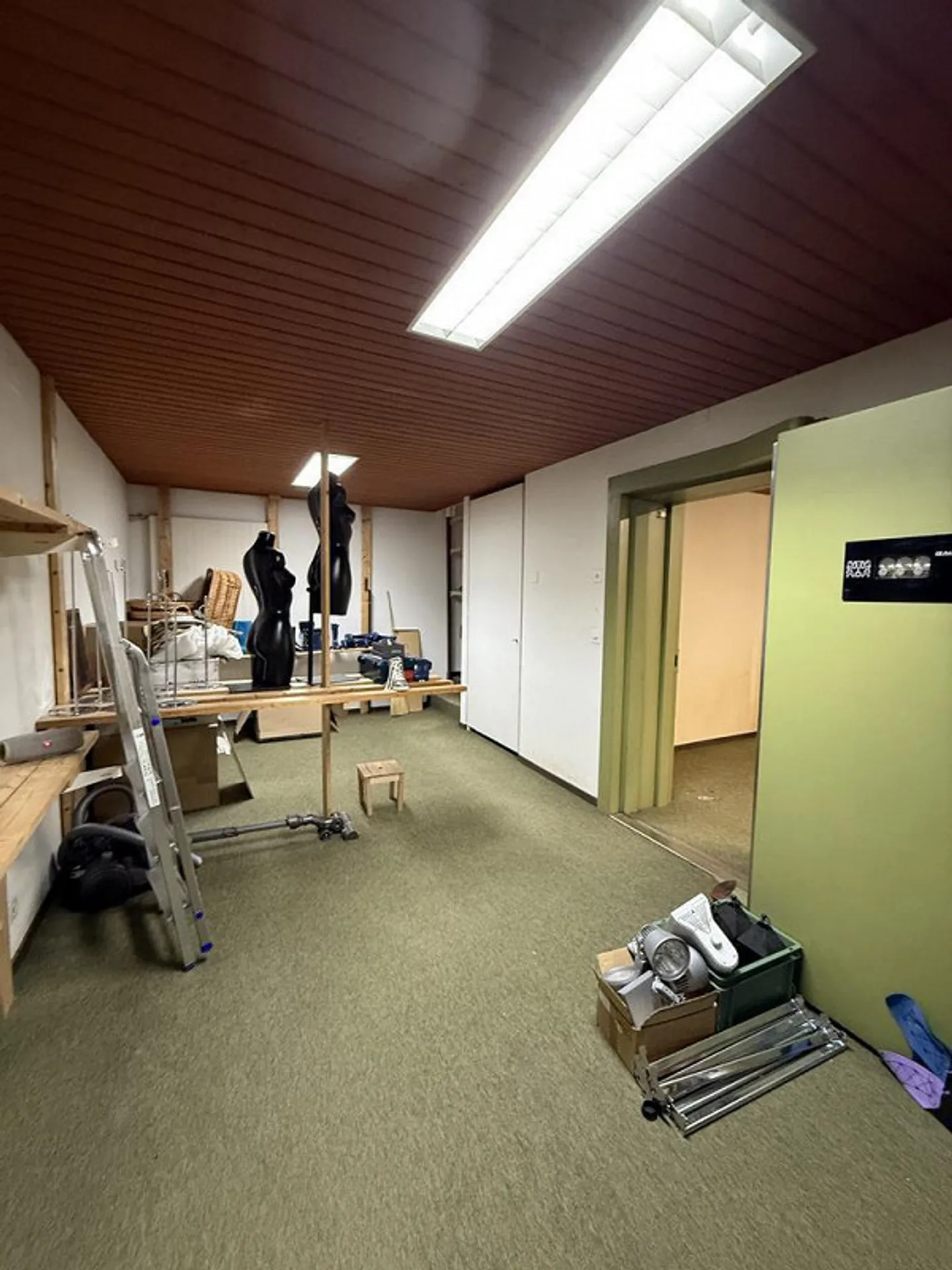 Zentrale Gewerbefläche mit Schaufenstern - Foto 8 von 9