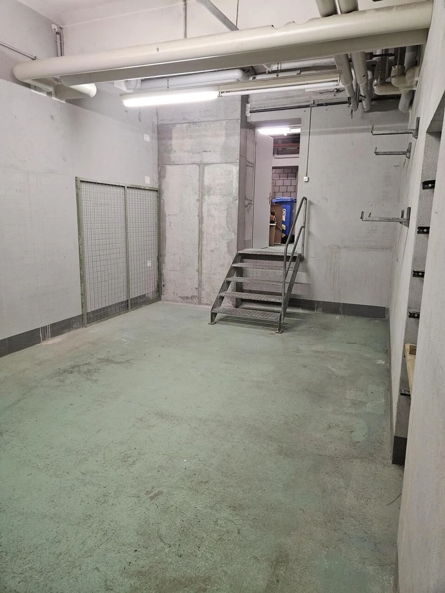 Espace de stockage directement à la gare de Spiez - Photo 3 sur 3