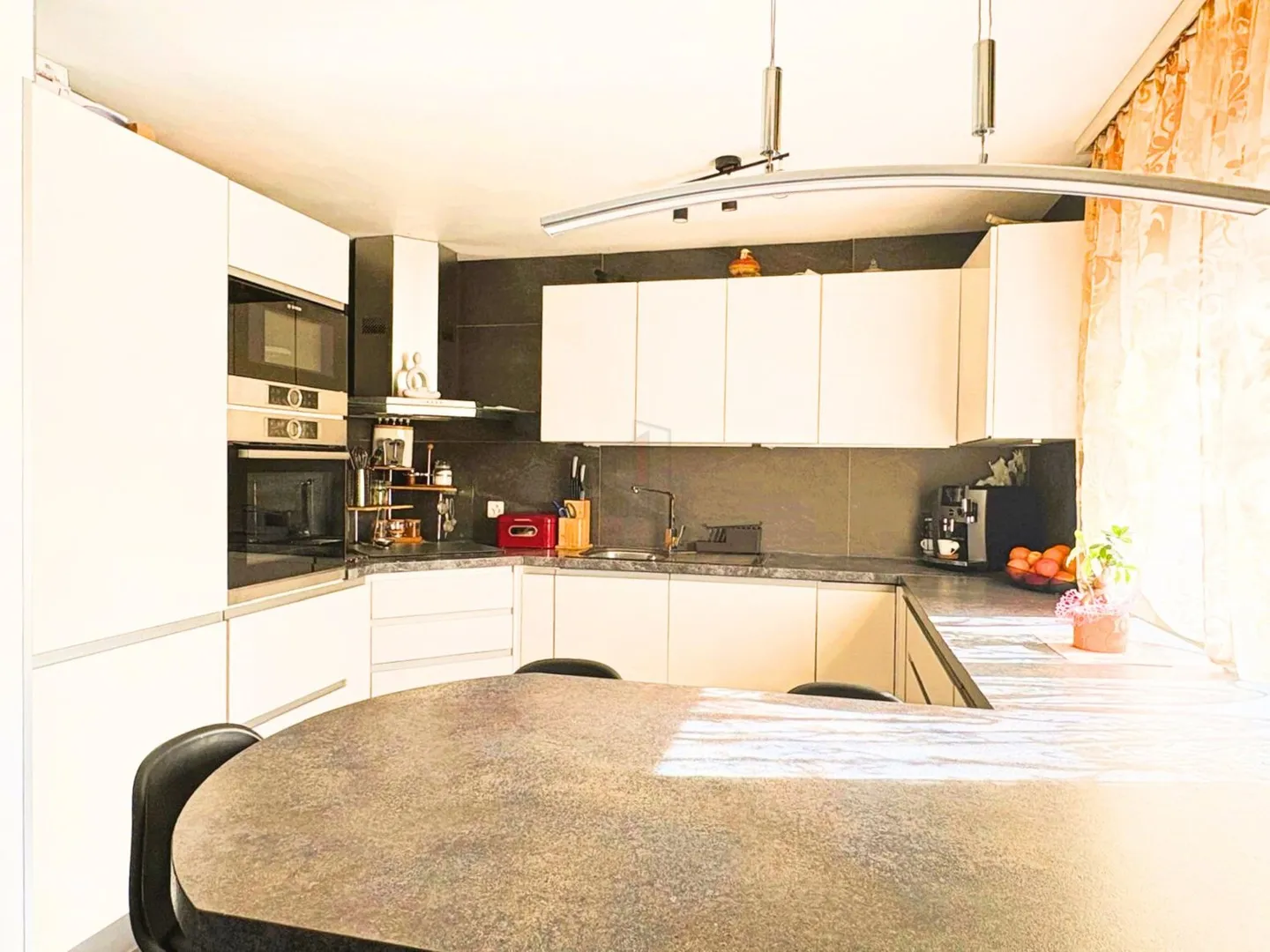 Tant de lumière et des espaces accueillants - Photo 5 sur 10