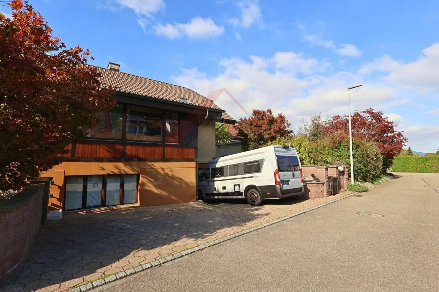 Maison individuelle familiale de 6,5 pièces avec sauna, piscine et 175 m² de surface habitable à Kestenholz - Photo 2 sur 26