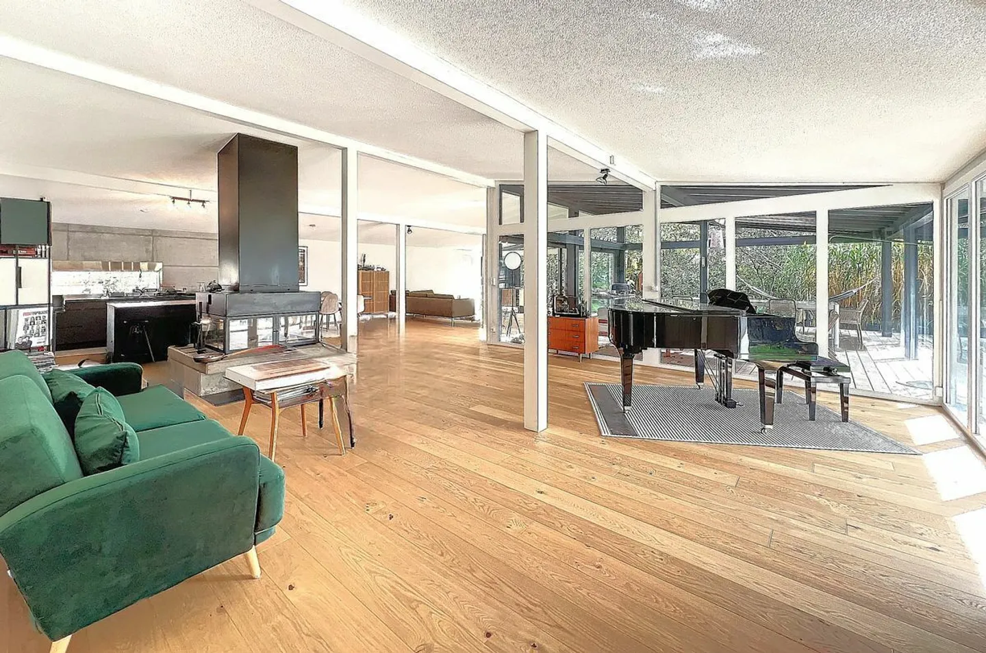Remarkable modern villa. Brightness and space. Fully renovated. Lovens - FR - Photo 2 of 13