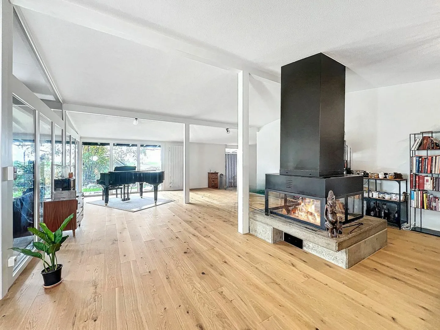 Remarkable modern villa. Brightness and space. Fully renovated. Lovens - FR - Photo 3 of 13