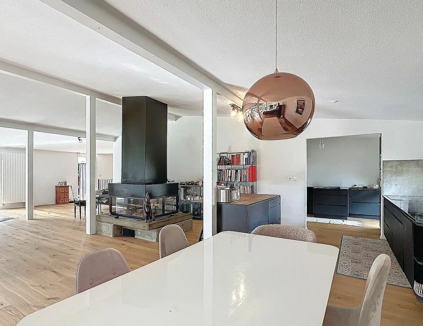 Remarkable modern villa. Brightness and space. Fully renovated. Lovens - FR - Photo 7 of 13