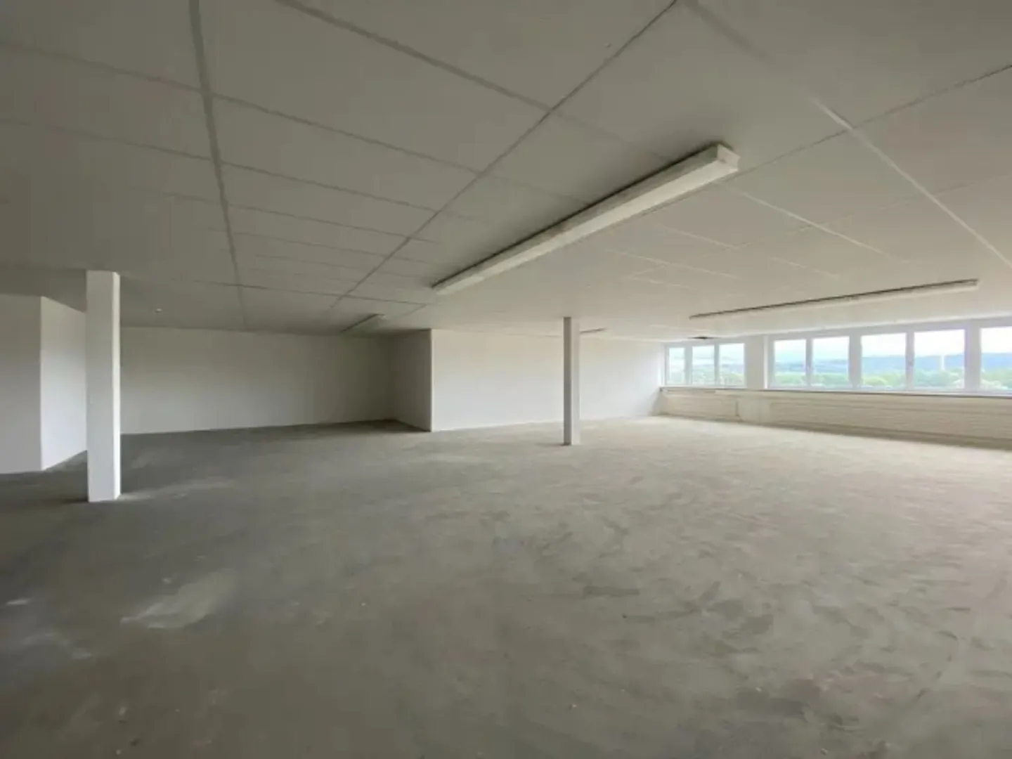 Infrastructure commerciale récemment rénovée - zones partielles possibles - Photo 8 sur 10