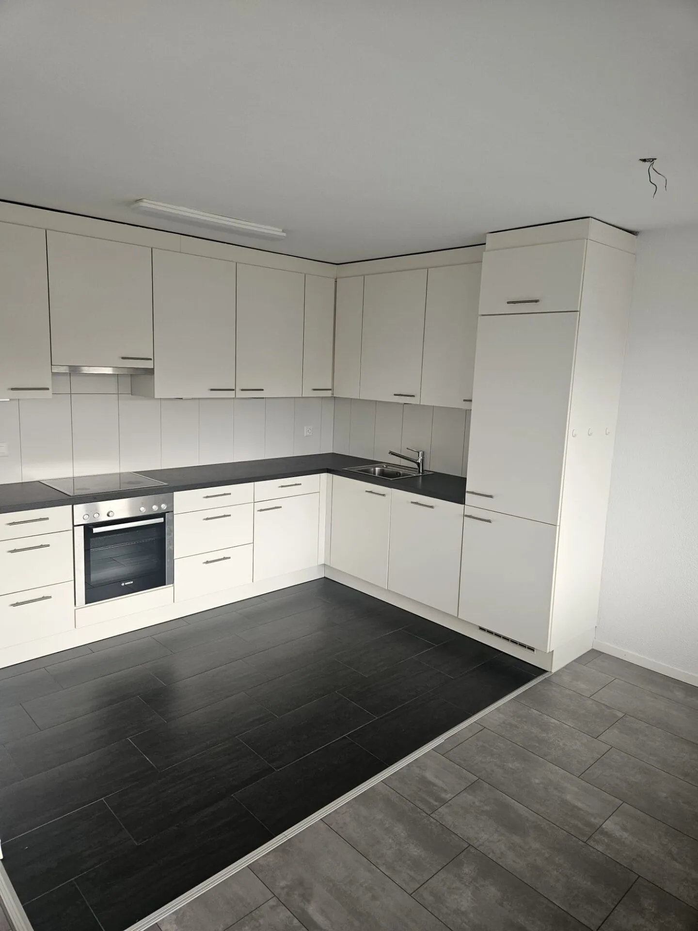 Modern and newly renovated 3-room apartment in Lyss - Photo 1 of 8