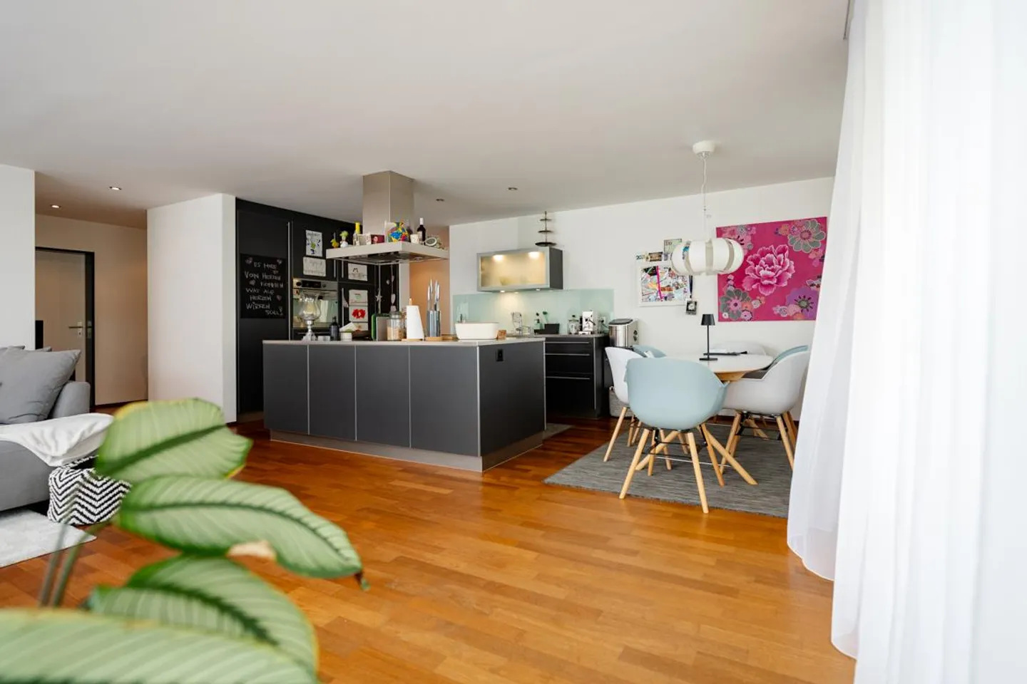 Geräumige Wohnung mit grossem Balkon - Foto 3 von 7